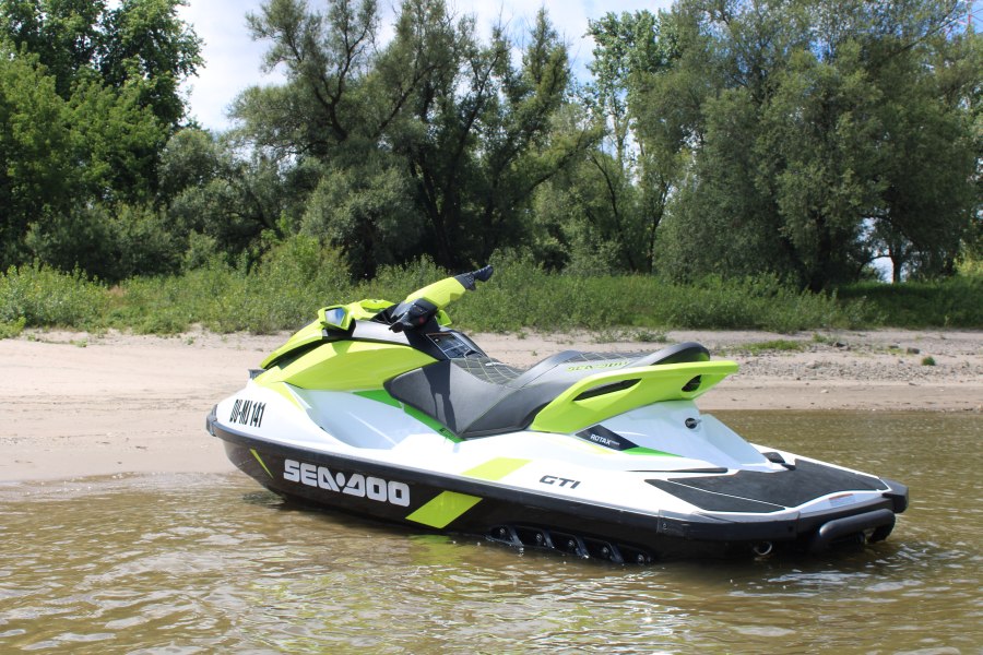 Jetski Ride im Sonnenuntergang